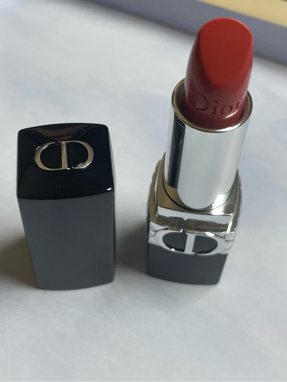 Dior - Rouge Dior | 772 Classic Satin Balm - Refillable | NWOB | Full- Size - Picture 12 of 12